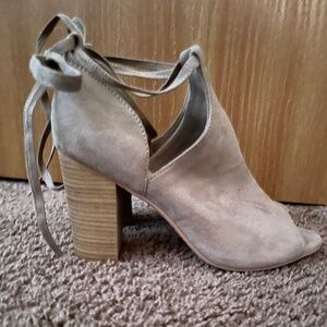 Melrose Ave Block High Heels